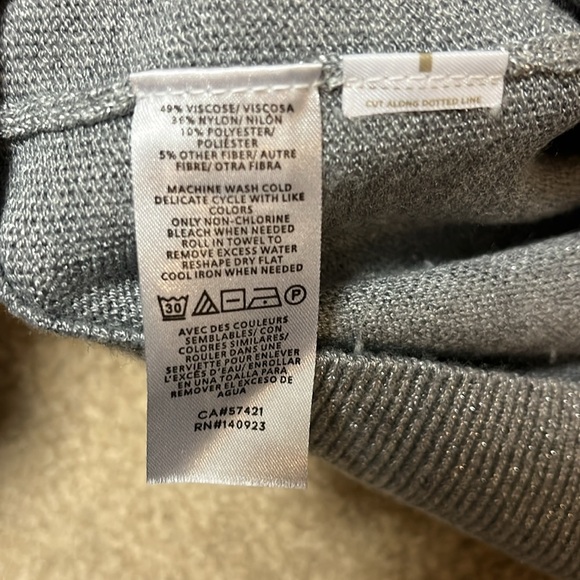 Silver knit blouse w/matching earring - Picture 3 of 6